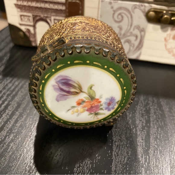 Vintage Patinated Victorian look Metal Vanity, Trinket, Jewel Box. 2x1.5 inches - Picture 11 of 16